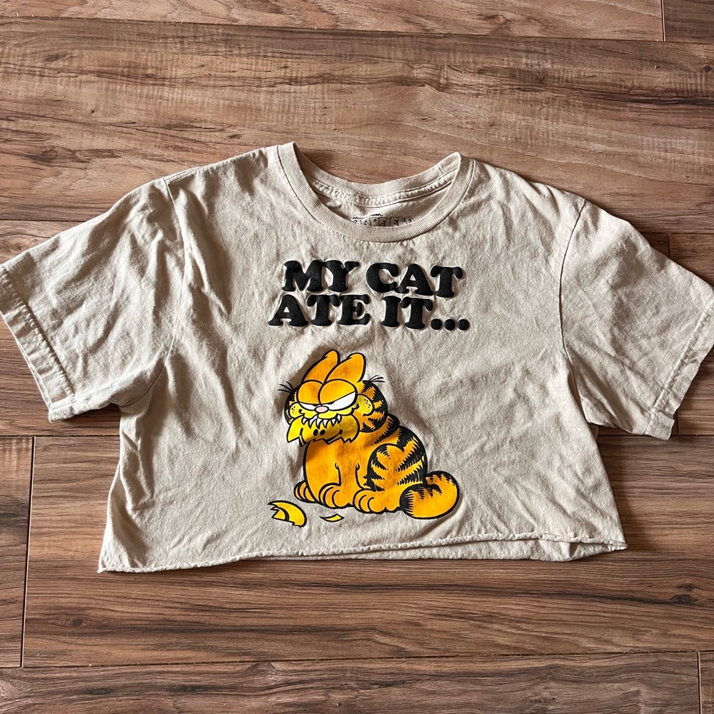 Nickelodeon Beige Graphic Crop Tee with Orange Garfield